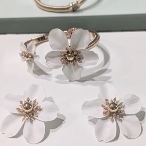 Lilly Pulitzer Elegant White Orchid Jewelry Set